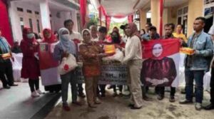 Reses-di-Way-Kandis-Aprilliati-Bagikan-Ratusan-Paket-Sembako-800x445